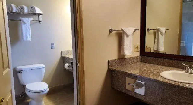 Люкс с 2 комнатами с балконом Best Western Plus Humboldt House Inn