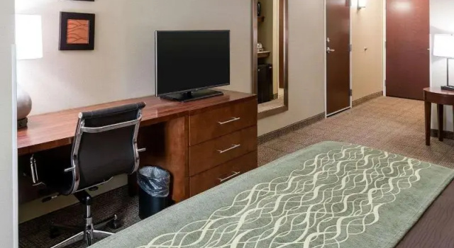 Четырёхместный люкс Comfort Inn & Suites West - Medical Center