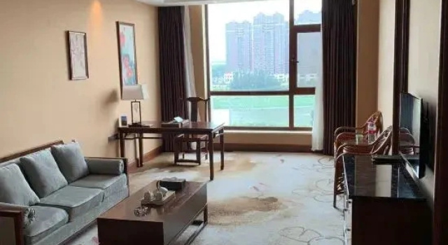 Люкс с видом на воду Phoenix International Hotel