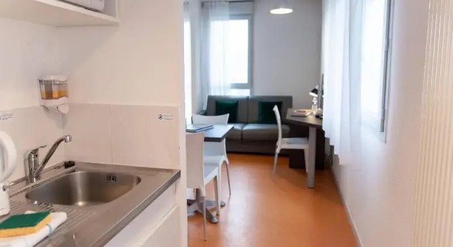 Четырёхместный номер Standard с балконом Comfort Aparthotel Besancon Hauts du Chazal