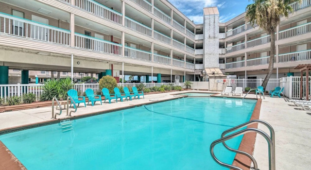 Апартаменты c 1 комнатой с балконом Beachfront Corpus Christi Condo w/ Arcade Room!