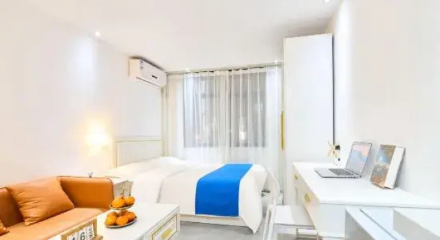 Lotus Light Luxury Apartment