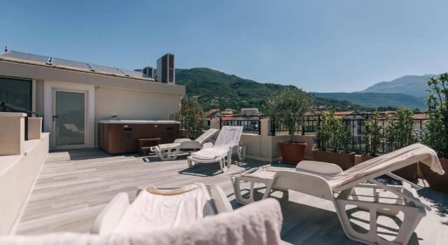 Run of House Villa Royal Apartments