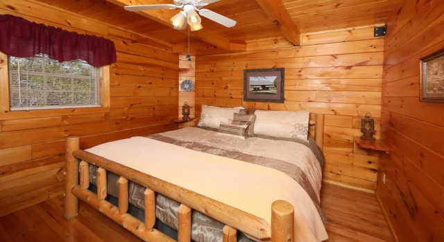 Fireside Memories 2 Br cabin by RedAwning, Rezerwuj Hotel Hotele SPA w New Era, SPA