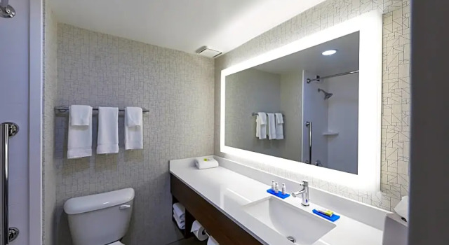 Четырёхместный номер Deluxe Holiday Inn Express Nashville-Downtown - Broadway by IHG