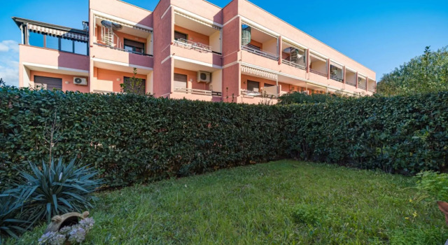 Bilo Sofi with small terrace overlooking the large garden very close to the center of Marina di Camp-BILO SOFI CON GIARDINO, Book Hotel Campo nell'Elba Elba