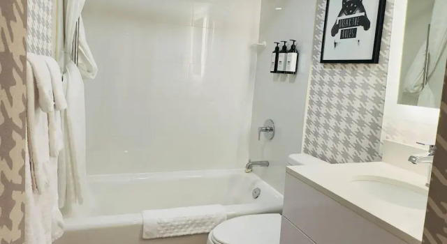 Четырёхместный номер Standard Отель Quality Inn & Suites Thunder Bay Downtown