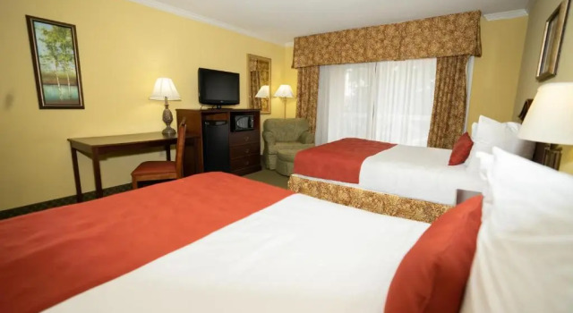 Четырёхместный номер Standard Clarion Hotel & Suites Convention Center Fredericksburg