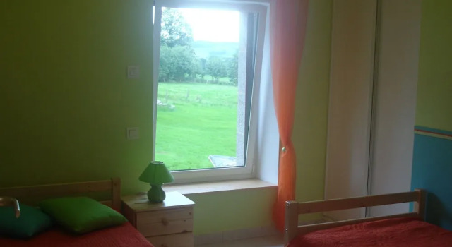 Peaceful Stay near Lake, Book Vacation Home Hotels in Manche with Parking, Parking