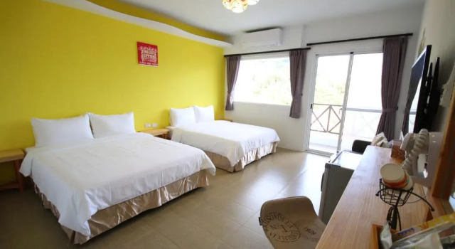 Четырёхместный номер Standard с балконом Kenting Hostel