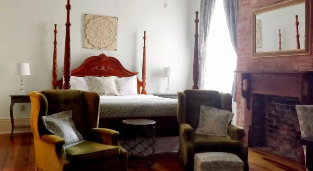 Creole Gardens Guesthouse and Inn, Забронировать Отель Новый Орлеан Луизиана, рядом с Стадион «Мерседес-Бенц Супердоум»