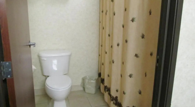 Четырёхместный номер Standard Kelly Inn and Suites Mitchell