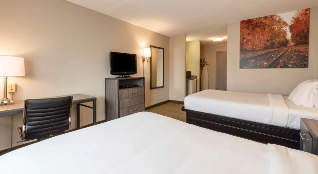 Четырёхместный номер Standard SureStay Plus Hotel by Best Western McGuire AFB Jackson