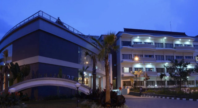 Sutan Raja Hotel & Convention Palu, Rezerwuj Hotel Tanie hotele w Sulawesi