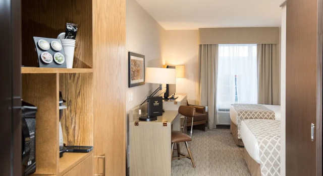 Четырёхместный номер Standard Pomeroy Inn & Suites Prince George