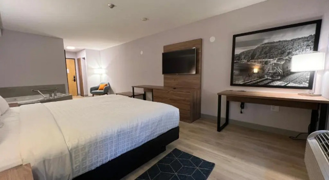 Suite Super 8 by Wyndham Cornwall ON