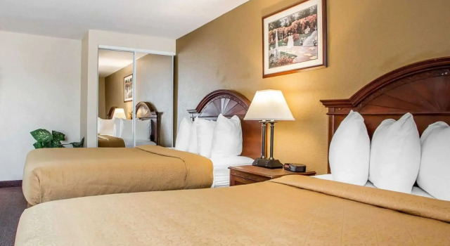 Четырёхместный номер Standard Quality Inn & Suites Middletown - Franklin