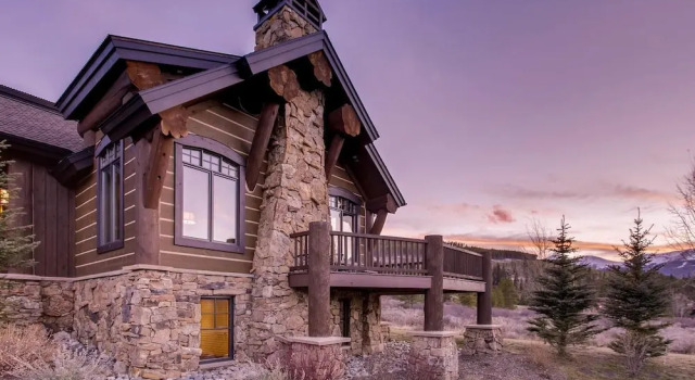 Breckenridge Ski Chalet, Rezerwuj Chalet Hotele w Vail Ski z parkingiem, Parking