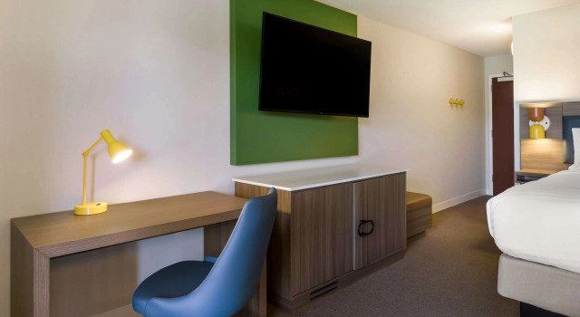 Номер Standard с видом на бассейн Sonesta Select San Francisco Airport Oyster Point Waterfront