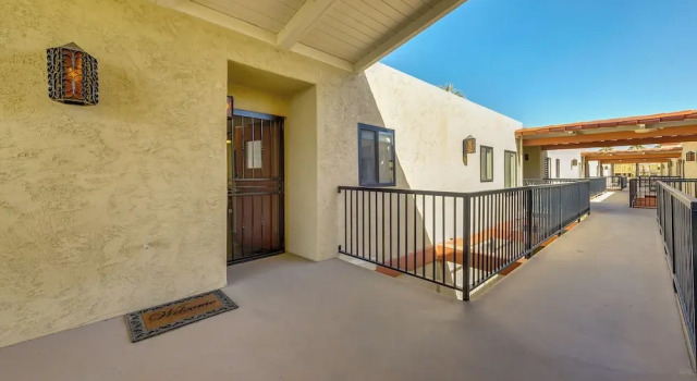 Pool Access: Pet-friendly Palm Springs Condo, Забронировать Апартаменты/квартира Палм-Спрингс Coachella Valley, рядом с Heritage Palms Golf Club