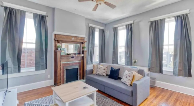 Апартаменты Sunny & bright - cute 1 BR apt in historic SPR