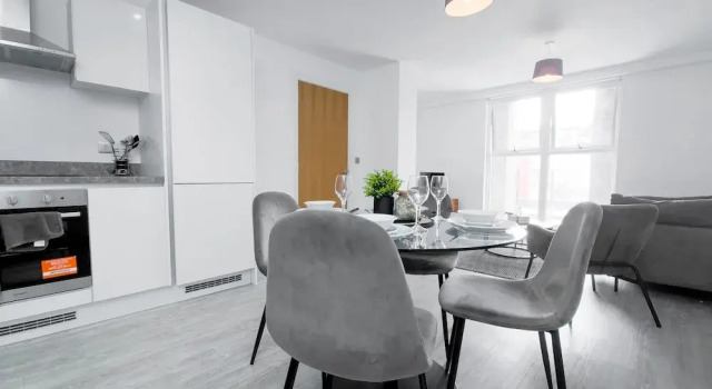 Cosy 2 Bedroom 2 Bath Apartment With Free Parking, Varaa Huoneisto Asunnot kohteessa Merseyside, Huoneisto