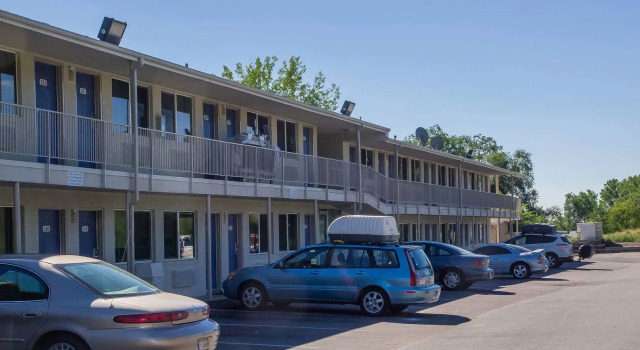 Motel 6 Colorado Springs, Varaa Motelli Hotellit Colorado Springs uima-altaalla, Uima-allas