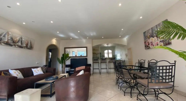 Апартаменты Magnifique maison de village 95m2 avec piscine privée