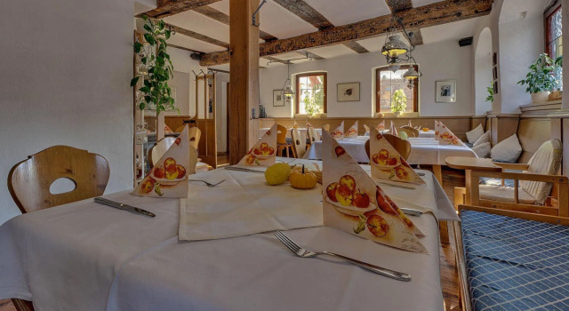Landhaus Zum Falken, Rezervovat Rekreační dům Hotely v Bavorsko s parkováním, Parkování