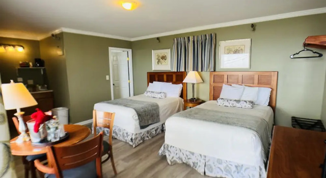 Четырёхместный номер Standard с видом на океан Sunrise Motel