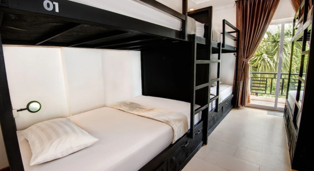 Кровать в общем номере Mad Monkey Hostel Siem Reap