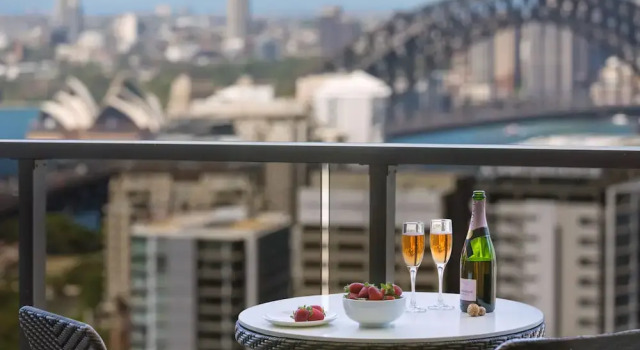 Люкс с 2 комнатами с балконом и с видом на гавань Meriton Suites North Sydney