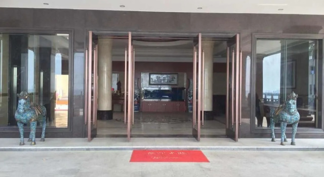 Shengshi Holiday Hotel, Rezerwuj Hotel Hotele w Shenzhen z parkingiem, Parking