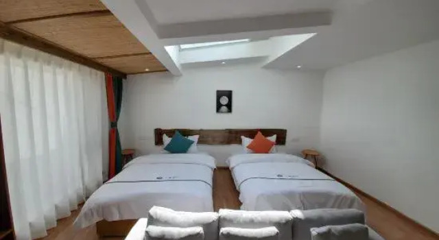 Lugu Lake Jiangnan Yaju Hostel, Prenota Ostello Hotel a Lijiang con parcheggio, Parcheggio