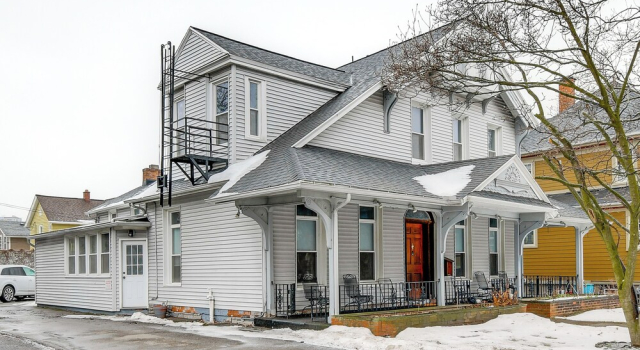 Explore Rochester! Charming Home 1 Mi to Downtown, Забронировать Дом для отпуска Отели Рочестера с парковкой, Парковка