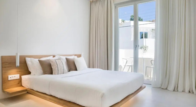 Двухместный номер с гидромассажной ванной Luxury Standard с частичным видом на море Mykonos Dove Beachfront Hotel