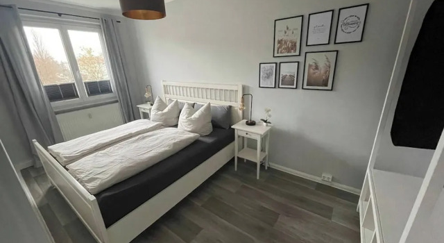 Charming 4-person Apartment in Hoyerswerda City Center, Забронировать Апартаменты/квартира Отели Хойерсверда с парковкой, рядом с Lusatian Lakeland Klinikum GmbH, Парковка