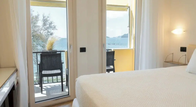 Трёхместный номер Superior с балконом и с видом на море Hotel Florida Lerici
