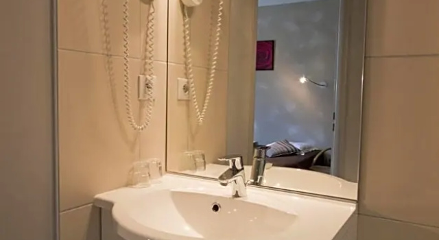 Трёхместный номер Standard Logis Hotel la Résidence