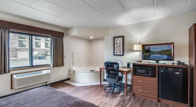 Люкс AmericInn by Wyndham Coon Rapids
