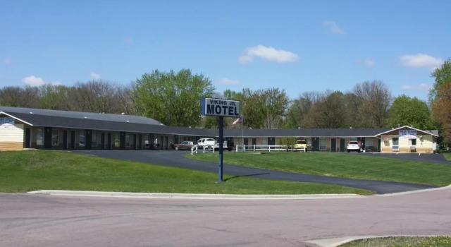 Viking Jr. Motel, Book Motel Saint Peter Minnesota