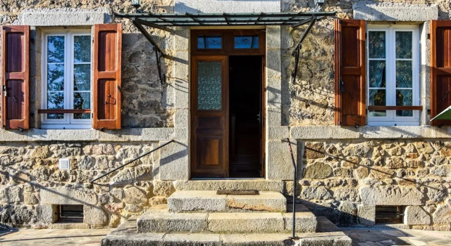 Sénezergues Garden Hideaway, Забронировать Дом для отпуска Виллы Овернь-Рона-Альпы, Вилла