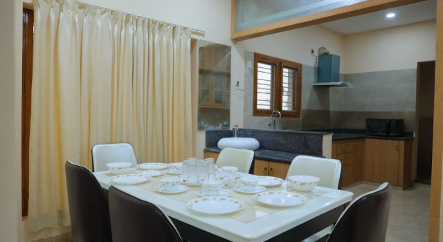 Трёхместный номер Luxury Padma Homes Stay- Luxury Service Apartment 1BHK & 2BHK & 3BHK
