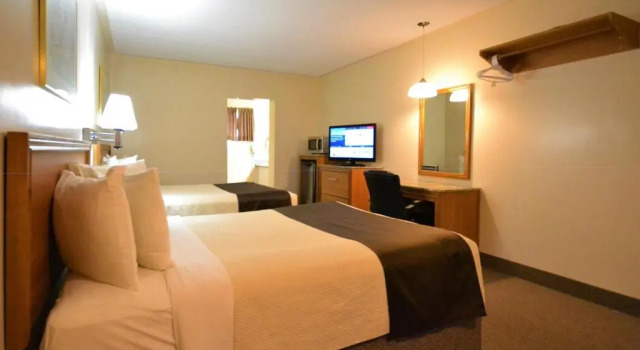 Четырёхместный номер Standard Newmarket Inn