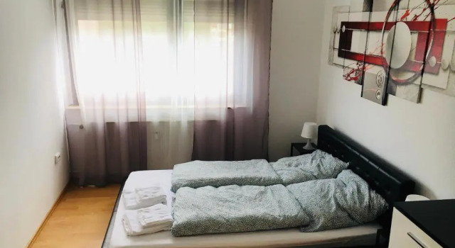 Апартаменты Moderne, helle Wohnung mit Terasse 15min bis OB Centro
