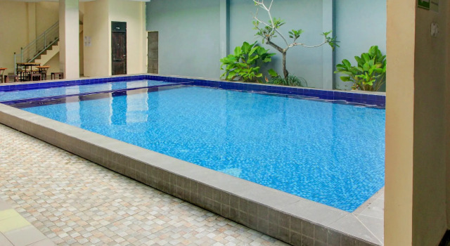 Capital O 3327 Grand Tawiri Hotel, Rezerwuj Hotel Hotele w Ambon z basenem, Basen