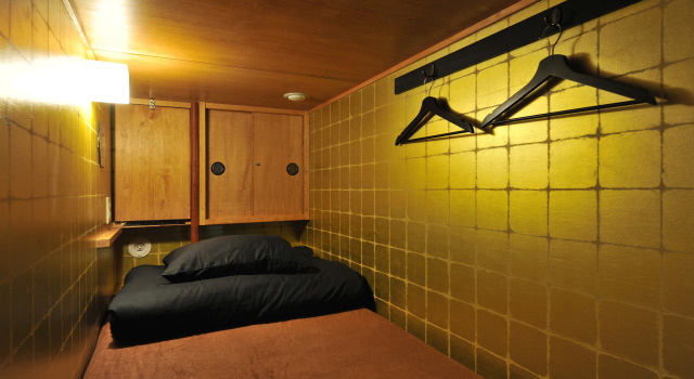 Кровать в общем номере (женский номер) Guest House Tokyo Samurai