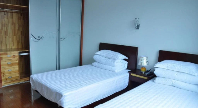 Tonglu Longyinju Hostel, Rezervasyon Pansiyon / Hostel Tonglu Zhejiang