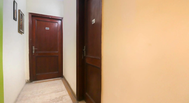 OYO 67306 Gold Stay, Забронировать Отель Нойда штат Уттар-Прадеш