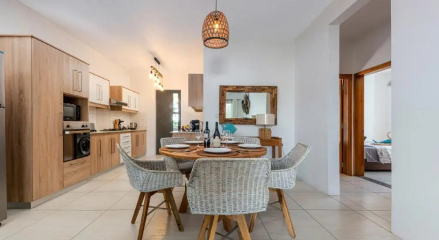 Апартаменты West Wood Holiday Apartment, C6 - Flic en Flac with pool at a quiet location, beautifully decorated and close to the beach